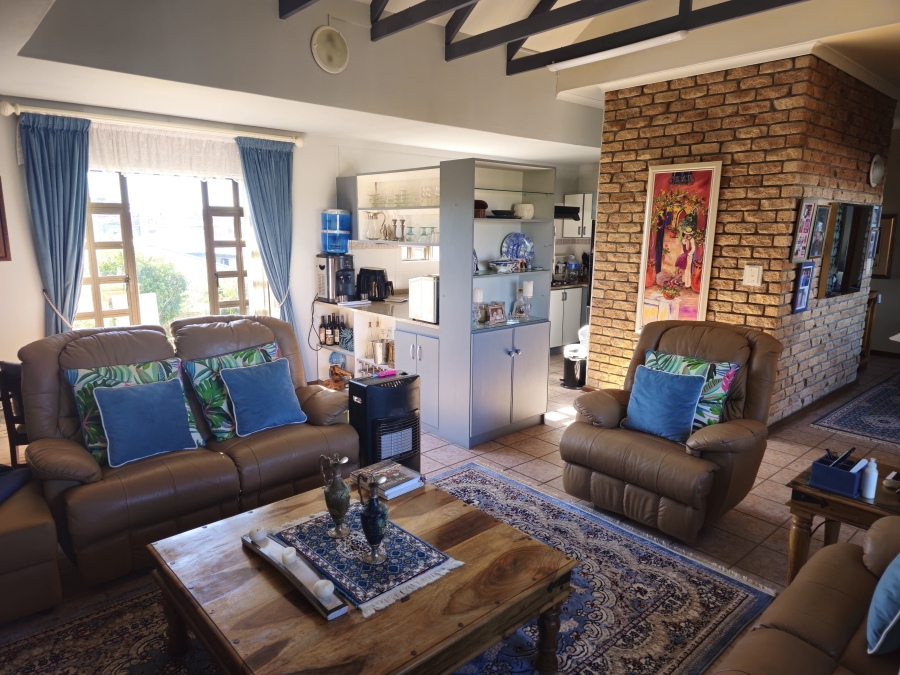 5 Bedroom Property for Sale in Stilbaai Wes Western Cape